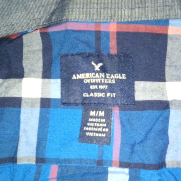 Button up shirts - Picture 2 of 16